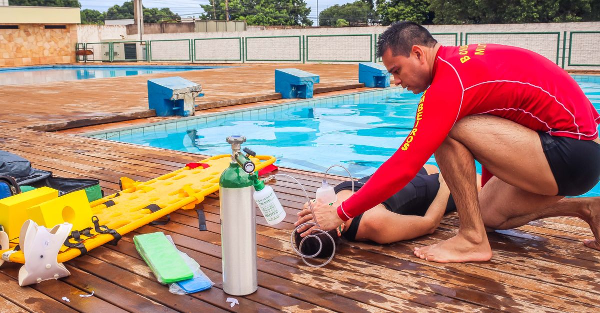 How Qualified Inspectors Ensure Pool Barrier Safety Standards Are Met